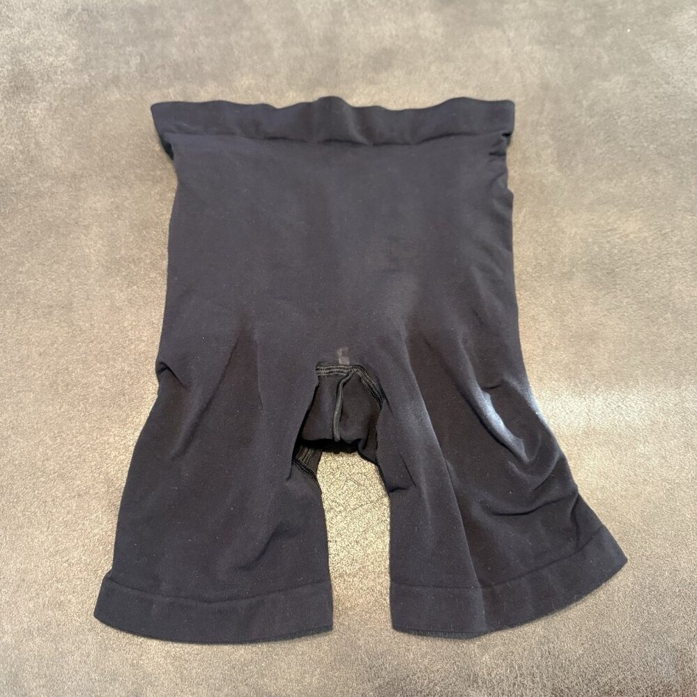 Skims Women's Black Seamless Sculpt Mid Thigh Shorts Shapewear Size M